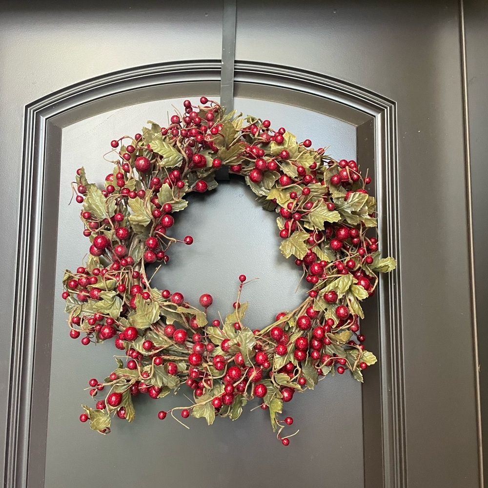 Red Berry Holiday Wreath